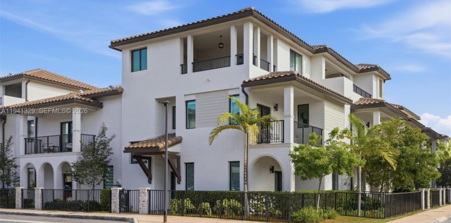 Townhouse in URBANA in Doral, Florida 3 bedrooms, 219.81 sq.m. № 2152725