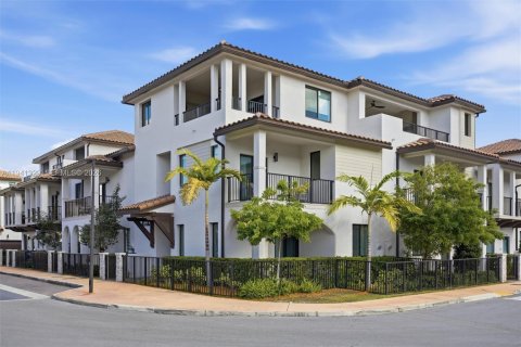 Townhouse in URBANA in Doral, Florida 3 bedrooms, 219.81 sq.m. № 2152725 - photo 8