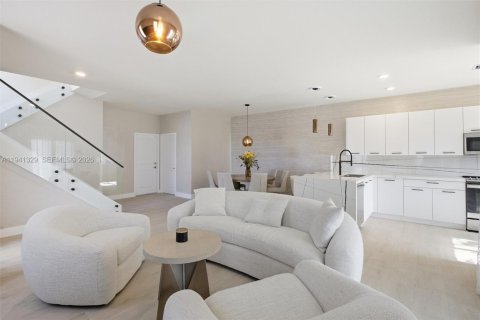Townhouse in URBANA in Doral, Florida 3 bedrooms, 219.81 sq.m. № 2152725 - photo 12