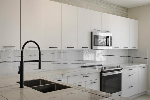 Townhouse in URBANA in Doral, Florida 3 bedrooms, 219.81 sq.m. № 2152725 - photo 19