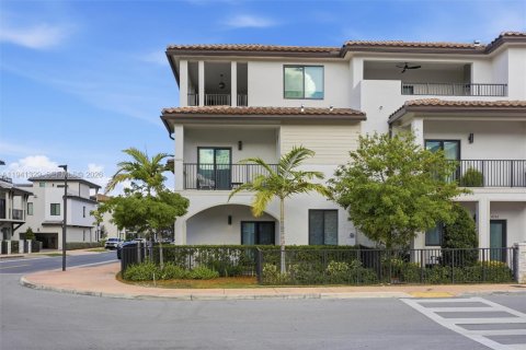 Townhouse in URBANA in Doral, Florida 3 bedrooms, 219.81 sq.m. № 2152725 - photo 3