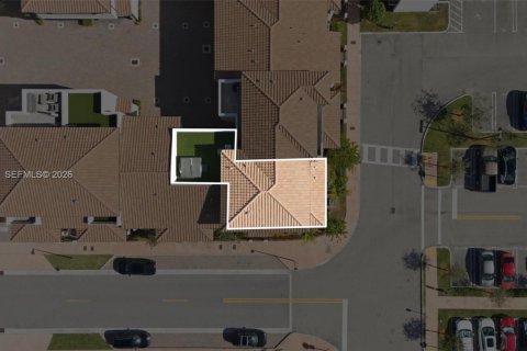 Townhouse in URBANA in Doral, Florida 3 bedrooms, 219.81 sq.m. № 2152725 - photo 10