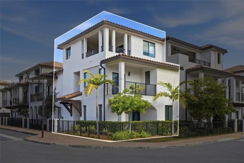 Townhouse in URBANA in Doral, Florida 3 bedrooms, 219.81 sq.m. № 2152725 - photo 7