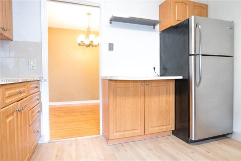 Casa en alquiler en South Miami, Florida, 2 dormitorios, 117.15 m2 № 2030634 - foto 6