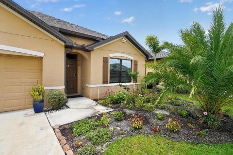 Casa en venta en Port St. Lucie, Florida, 4 dormitorios, 169.83 m2 № 2247625 - foto 2