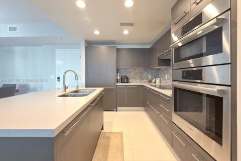 Copropriété à louer à Doral, Floride: 2 chambres, 104.98 m2 № 1986200 - photo 6