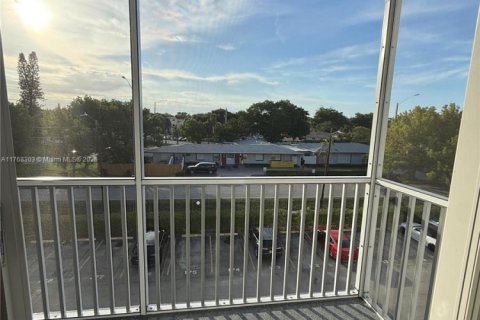 Condominio en venta en North Miami Beach, Florida, 1 dormitorio, 66.89 m2 № 1982001 - foto 10