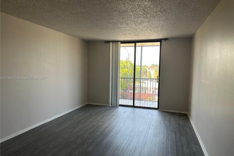 Condominio en venta en North Miami Beach, Florida, 1 dormitorio, 66.89 m2 № 1982001 - foto 2
