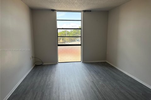 Condominio en venta en North Miami Beach, Florida, 1 dormitorio, 66.89 m2 № 1982001 - foto 6