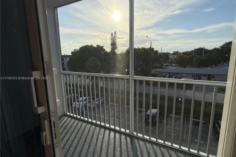 Condominio en venta en North Miami Beach, Florida, 1 dormitorio, 66.89 m2 № 1982001 - foto 9