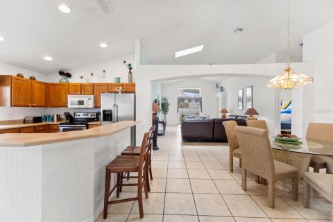 House in Kissimmee, Florida 5 bedrooms, 198.44 sq.m. № 1914700 - photo 11