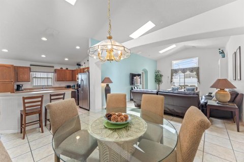 House in Kissimmee, Florida 5 bedrooms, 198.44 sq.m. № 1914700 - photo 15