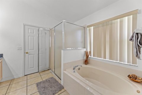 House in Kissimmee, Florida 5 bedrooms, 198.44 sq.m. № 1914700 - photo 25