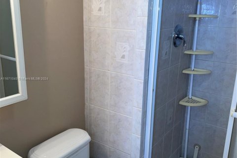 Condo in Pembroke Pines, Florida, 2 bedrooms  № 1867629 - photo 19