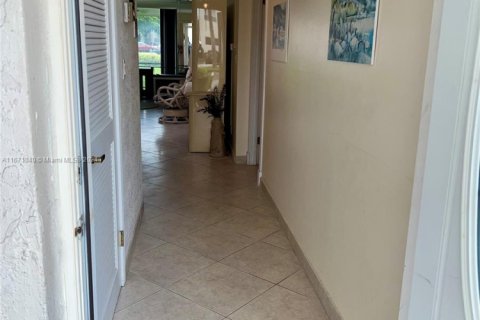 Condo in Pembroke Pines, Florida, 2 bedrooms  № 1867629 - photo 3