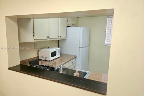 Снять в аренду кондоминиум в Майами, Флорида 2 спальни, 91.51м2, № 1942418 - фото 7