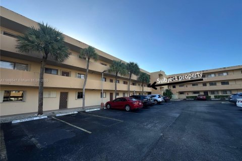 Снять в аренду кондоминиум в Майами, Флорида 2 спальни, 91.51м2, № 1942418 - фото 15