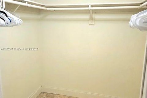 Снять в аренду кондоминиум в Майами, Флорида 2 спальни, 91.51м2, № 1942418 - фото 6