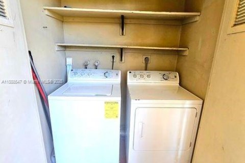 Снять в аренду кондоминиум в Майами, Флорида 2 спальни, 91.51м2, № 1942418 - фото 13