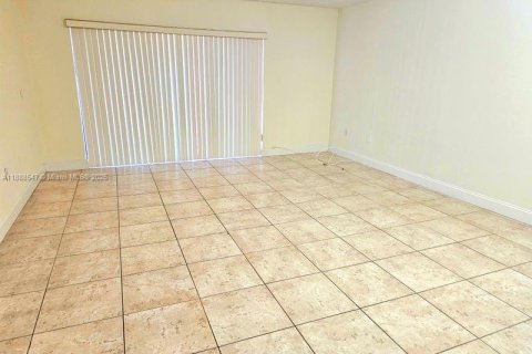 Снять в аренду кондоминиум в Майами, Флорида 2 спальни, 91.51м2, № 1942418 - фото 3