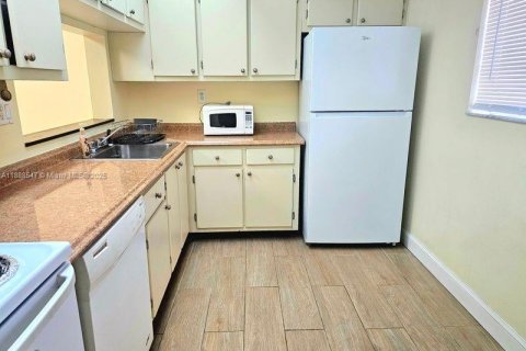 Снять в аренду кондоминиум в Майами, Флорида 2 спальни, 91.51м2, № 1942418 - фото 8