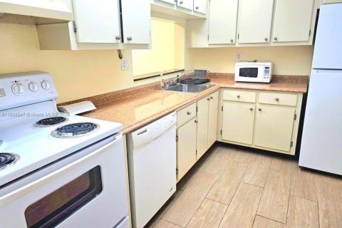 Снять в аренду кондоминиум в Майами, Флорида 2 спальни, 91.51м2, № 1942418 - фото 9