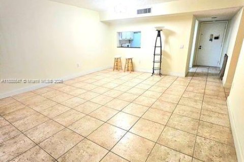 Снять в аренду кондоминиум в Майами, Флорида 2 спальни, 91.51м2, № 1942418 - фото 2