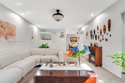 House in Coral Springs, Florida 3 bedrooms, 134.62 sq.m. № 1738571 - photo 7