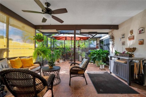 House in Coral Springs, Florida 3 bedrooms, 134.62 sq.m. № 1738571 - photo 23