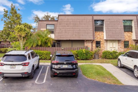 House in Coral Springs, Florida 3 bedrooms, 134.62 sq.m. № 1738571 - photo 1