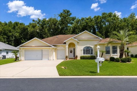 House in Ocala, Florida 3 bedrooms, 229.56 sq.m. № 2309862