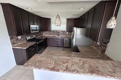 House in Zephyrhills, Florida 3 bedrooms, 155.8 sq.m. № 1679414 - photo 11