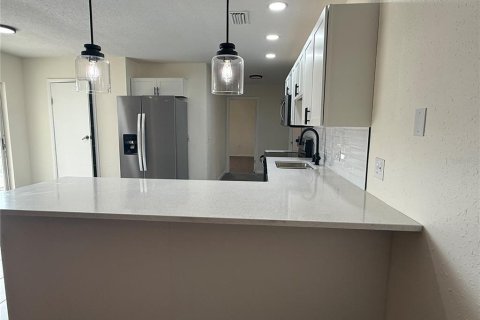 Casa en alquiler en Riverview, Florida, 4 dormitorios, 169.45 m2 № 1916449 - foto 11