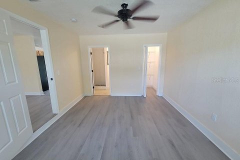 Villa ou maison à louer à New Port Richey, Floride: 3 chambres, 103.86 m2 № 2404737 - photo 10
