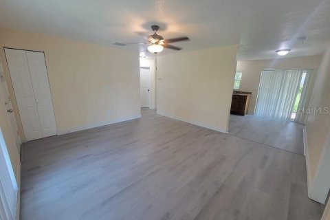 Villa ou maison à louer à New Port Richey, Floride: 3 chambres, 103.86 m2 № 2404737 - photo 5