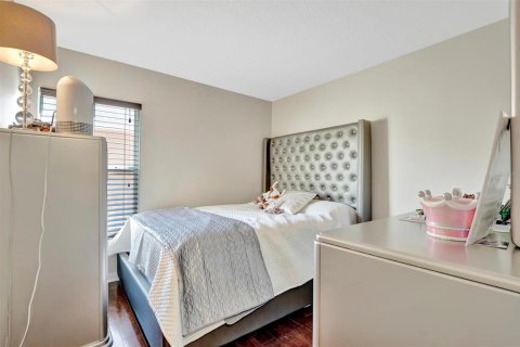 Townhouse in Riverview, Florida 3 bedrooms, 137.22 sq.m. № 1654524 - photo 20