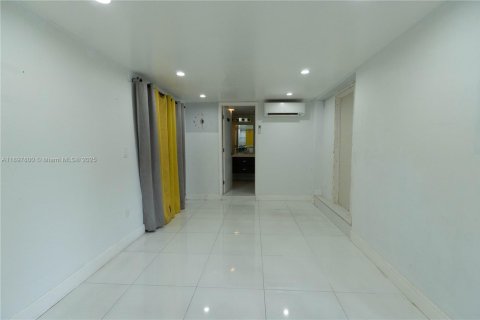 Купить виллу или дом в Вест-Парк, Флорида 3 спальни, 102.19м2, № 1949811 - фото 10