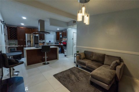 Купить виллу или дом в Вест-Парк, Флорида 3 спальни, 102.19м2, № 1949811 - фото 3