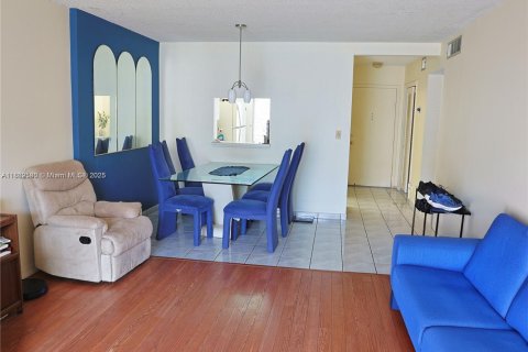 Condo in Hallandale Beach, Florida, 1 bedroom  № 2039027 - photo 5