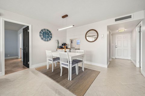 Купить кондоминиум в Бока-Ратон, Флорида 5 комнат, 120.77м2, № 2085282 - фото 10