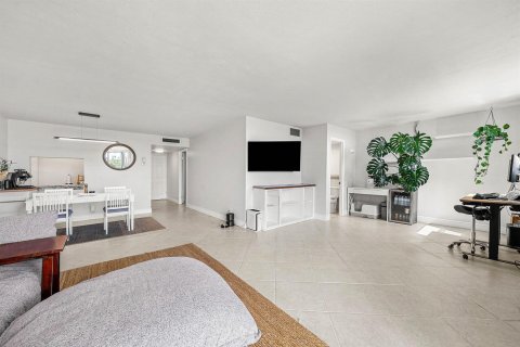 Купить кондоминиум в Бока-Ратон, Флорида 5 комнат, 120.77м2, № 2085282 - фото 13