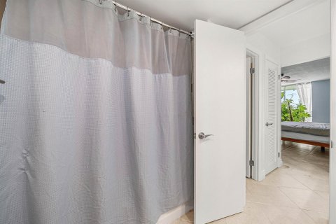 Купить кондоминиум в Бока-Ратон, Флорида 5 комнат, 120.77м2, № 2085282 - фото 18