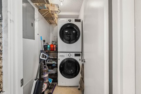 Купить кондоминиум в Бока-Ратон, Флорида 5 комнат, 120.77м2, № 2085282 - фото 8