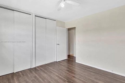 Villa ou maison à louer à North Miami Beach, Floride: 2 chambres, 95.69 m2 № 1941262 - photo 5