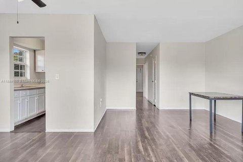 Villa ou maison à louer à North Miami Beach, Floride: 2 chambres, 95.69 m2 № 1941262 - photo 3