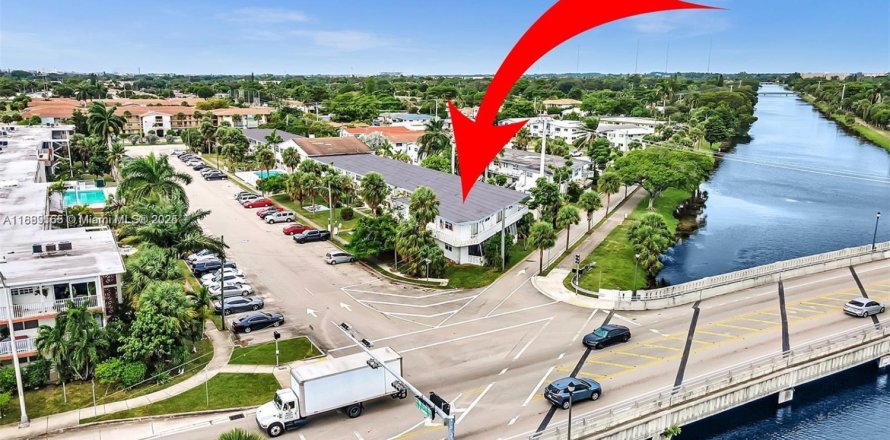 Villa ou maison à North Miami Beach, Floride 2 chambres, 95.69 m2 № 1941262