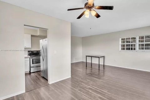 Villa ou maison à louer à North Miami Beach, Floride: 2 chambres, 95.69 m2 № 1941262 - photo 4