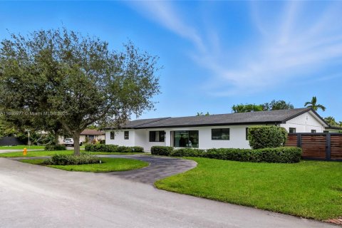 Casa en venta en Miami, Florida, 4 dormitorios, 268.12 m2 № 1943751 - foto 1
