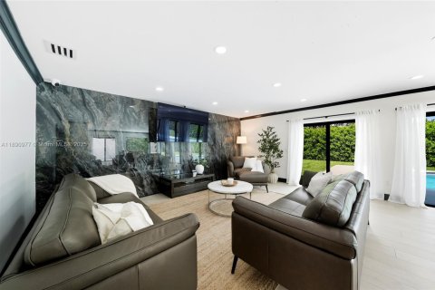Casa en venta en Miami, Florida, 4 dormitorios, 268.12 m2 № 1943751 - foto 22