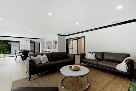 Casa en venta en Miami, Florida, 4 dormitorios, 268.12 m2 № 1943751 - foto 23
